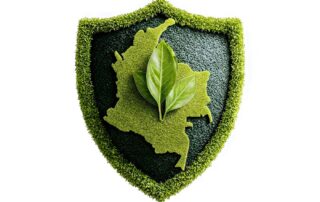 Escudo verde con el mapa de Colombia y hojas, símbolo de seguridad rural