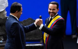 Abelardo de la Espriella con la banda presidencial durante su posesión
